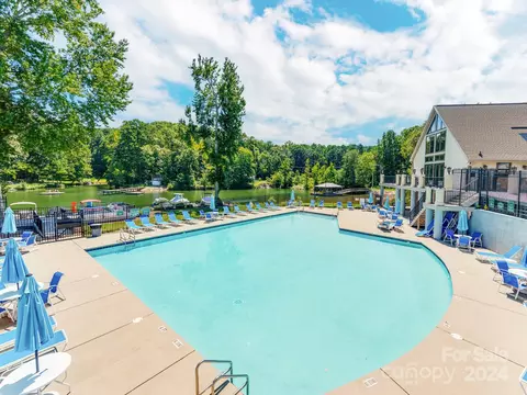 7947 Mariners Pointe Cir, Denver, NC 28037