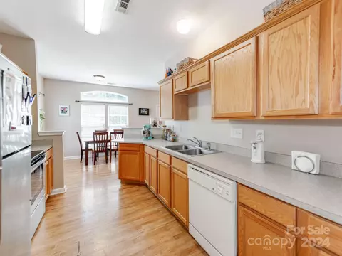 7947 Mariners Pointe Cir, Denver, NC 28037 photo 8