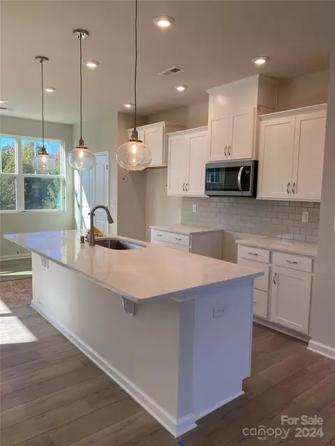 1118 Keydet Dr, Charlotte, NC 28216