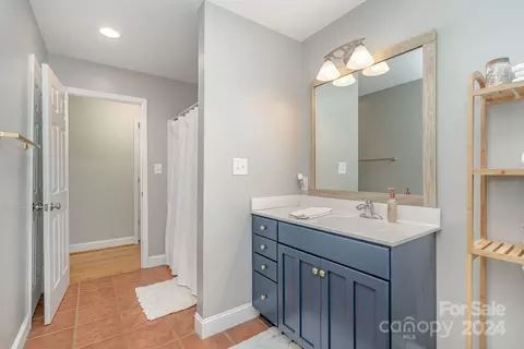 Bath - 8117 Morgan Mill Rd, Monroe, NC 28110 photo 3 of 3