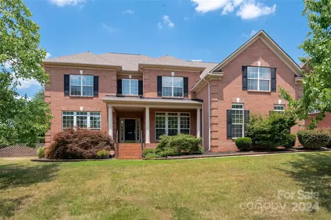 805 Carisbrooke Ln, Waxhaw, NC 28173