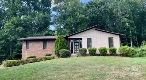 5 Park Cir, Weaverville, NC 28787