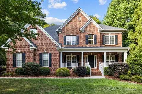 4498 Rustling Woods Dr, Denver, NC 28037