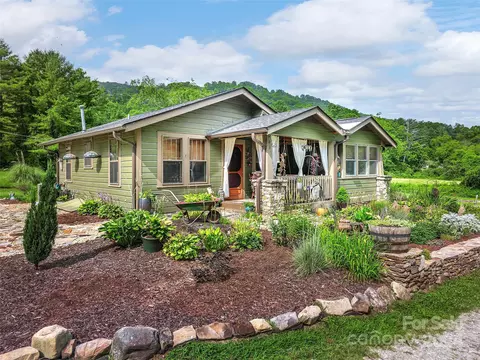 99 Shaws Creek Ln, Hendersonville, NC 28739