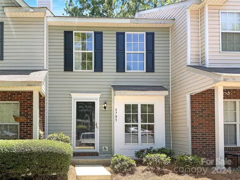 5705 Cougar Ln, Charlotte, NC 28269