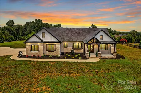 534 Fort Dobbs Rd, Statesville, NC 28625