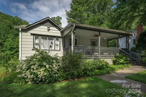 203 Woodland Dr, Swannanoa, NC 28778