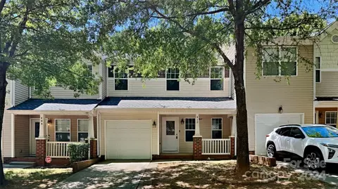 413 Doughton Ln, Charlotte, NC 28217