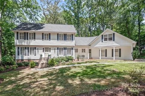 3210 Ravencliff Dr, Charlotte, NC 28226