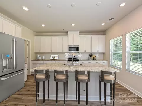 102 Overwatch Dr, Mooresville, NC 28115
