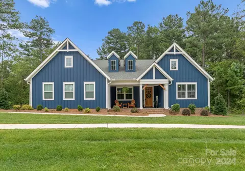 3213 Cape Fox Ct, Denver, NC 28037