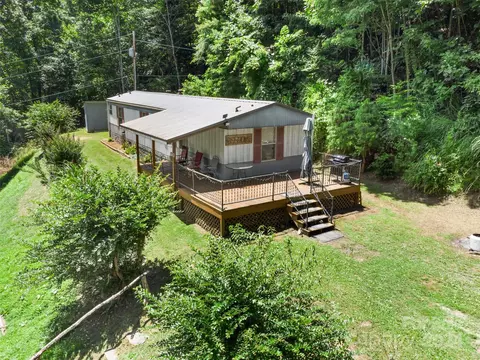 221 Buckeye Hollow Rd, Bakersville, NC 28705