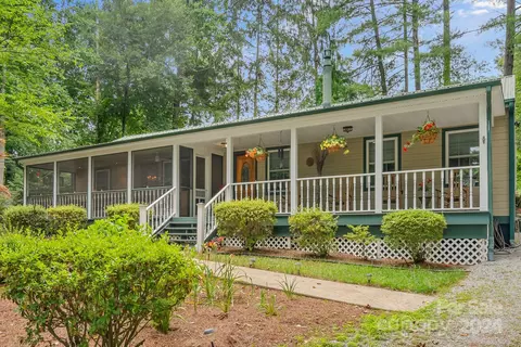 220 Wildwood Rd, Hendersonville, NC 28739