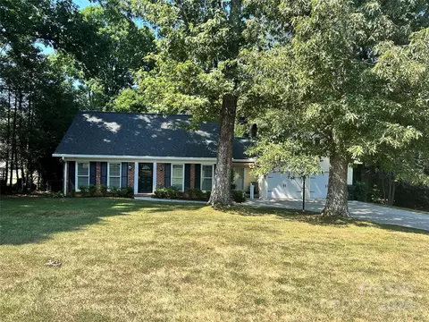 131 25th Nw Ave NW, Hickory, NC 28601