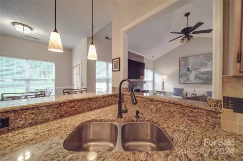 725 Tammy Dr, Monroe, NC 28110 photo 6
