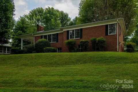 372 Eastover Cir, Lenoir, NC 28645