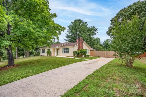 126 Little Forest Ln, Statesville, NC 28625