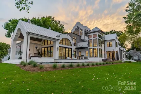 18000 Whispering Oaks Dr, Cornelius, NC 28031