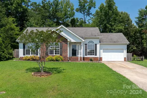 303 Tamarack Dr, Matthews, NC 28104
