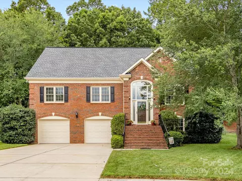 201 Rosedale Ln, Matthews, NC 28105