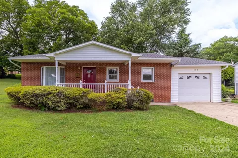 102 Sharon St, Morganton, NC 28655