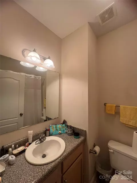 Bath - 1376 21st Ne Ave NE, Hickory, NC 28601 photo 1 of 2