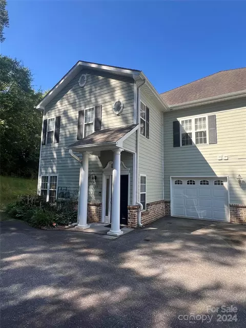 Exterior - 1376 21st Ne Ave NE, Hickory, NC 28601 photo 2 of 3
