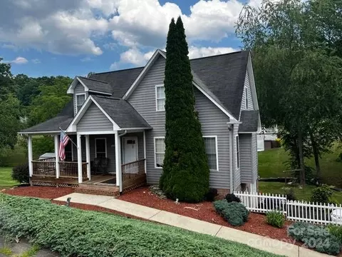174 Canaan Dr, Candler, NC 28715