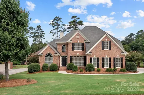 17216 Royal Court Dr, Davidson, NC 28036