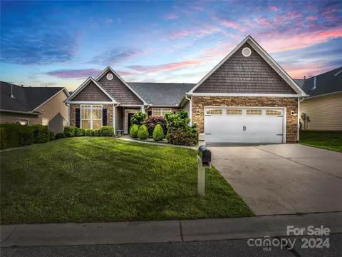 89 Brookstone Ct, Hendersonville, NC 28792