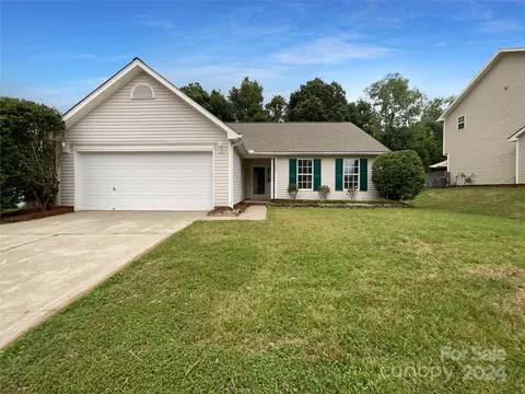 3003 Longspur Dr, Matthews, NC 28105