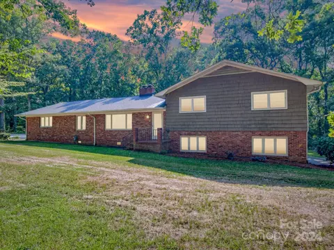 707 White Oaks Cir, Monroe, NC 28112