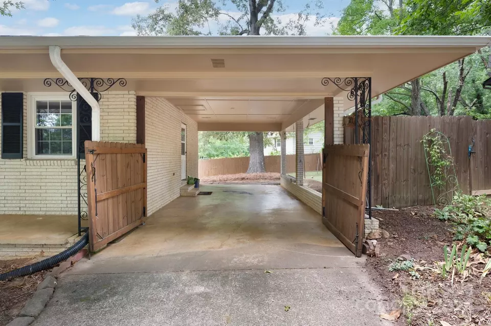 Exterior - 27 Rhododendron Cir, Asheville, NC 28805 photo 1 of 2