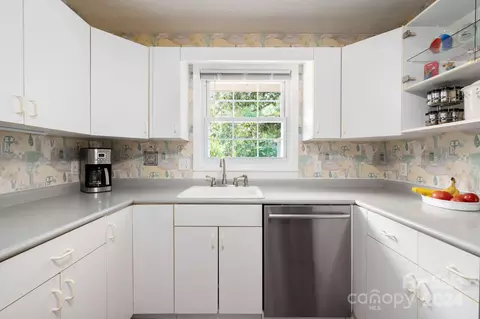 Kitchen - 27 Rhododendron Cir, Asheville, NC 28805 photo 1 of 1