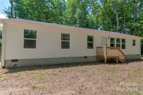 74 Seeley Dr, Canton, NC 28716