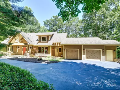134 Solomon Cir, Hendersonville, NC 28739