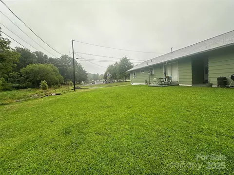 78 Hillview St, Brevard, NC 28712