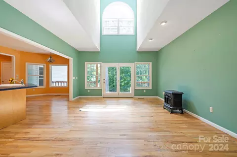 Living - 718 Thunder Rd, Brevard, NC 28712 photo 2 of 4