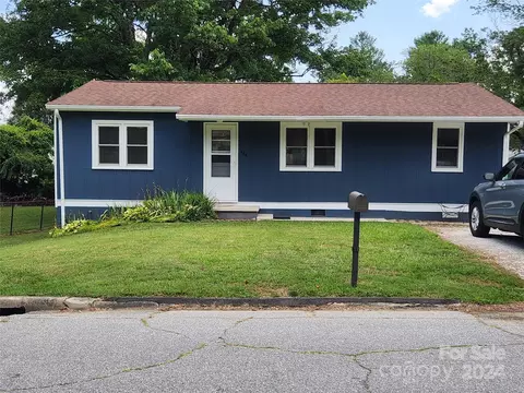 824 Temon St, Hendersonville, NC 28739