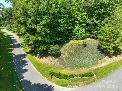 2409 Ginseng Ln, Lenoir, NC 28645