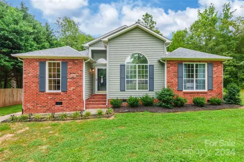 2020 Forest Creek Dr, Rock Hill, SC 29730