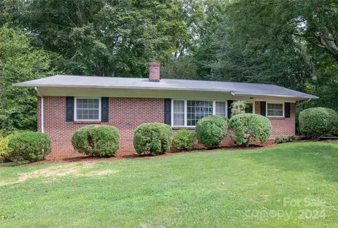 212 Fox St, Morganton, NC 28655