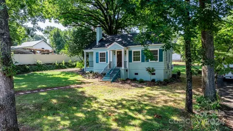417 W 9th St, Newton, NC 28658