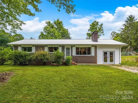 1140 Erkwood Hts, Hendersonville, NC 28739