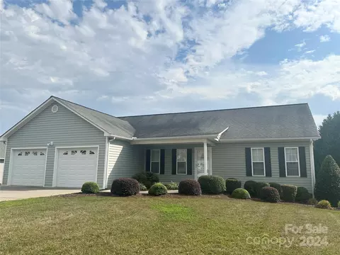124 Deer Creek Dr, Hudson, NC 28638