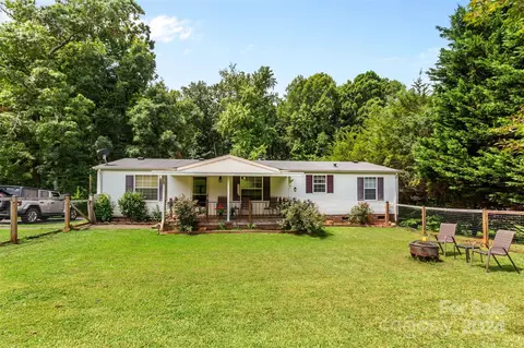 524 Mountain Meadows Dr, Bessemer City, NC 28016