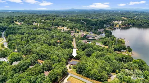 6310 Mountainside Dr, Hickory, NC 28601 photo 10