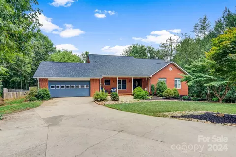6310 Mountainside Dr, Hickory, NC 28601 photo 3