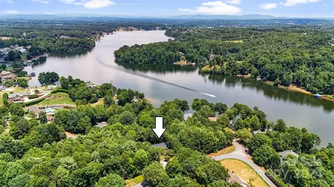 6310 Mountainside Dr, Hickory, NC 28601 photo 8