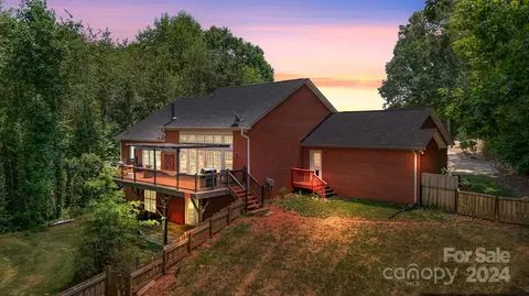 6310 Mountainside Dr, Hickory, NC 28601 photo 2